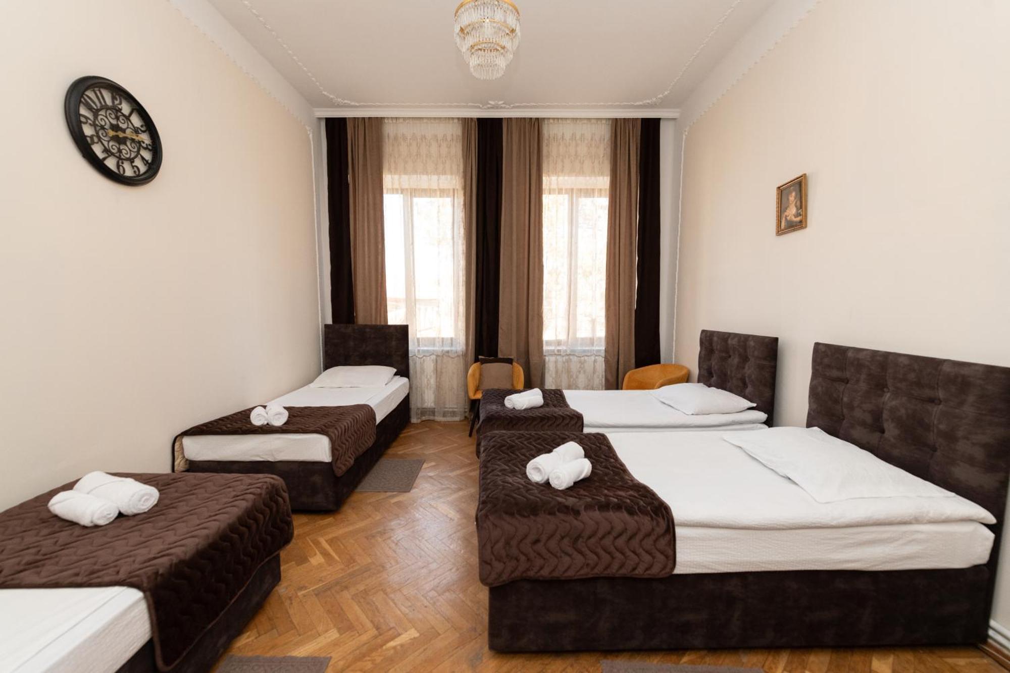 Anna'S Guest House Γκόρι Εξωτερικό φωτογραφία