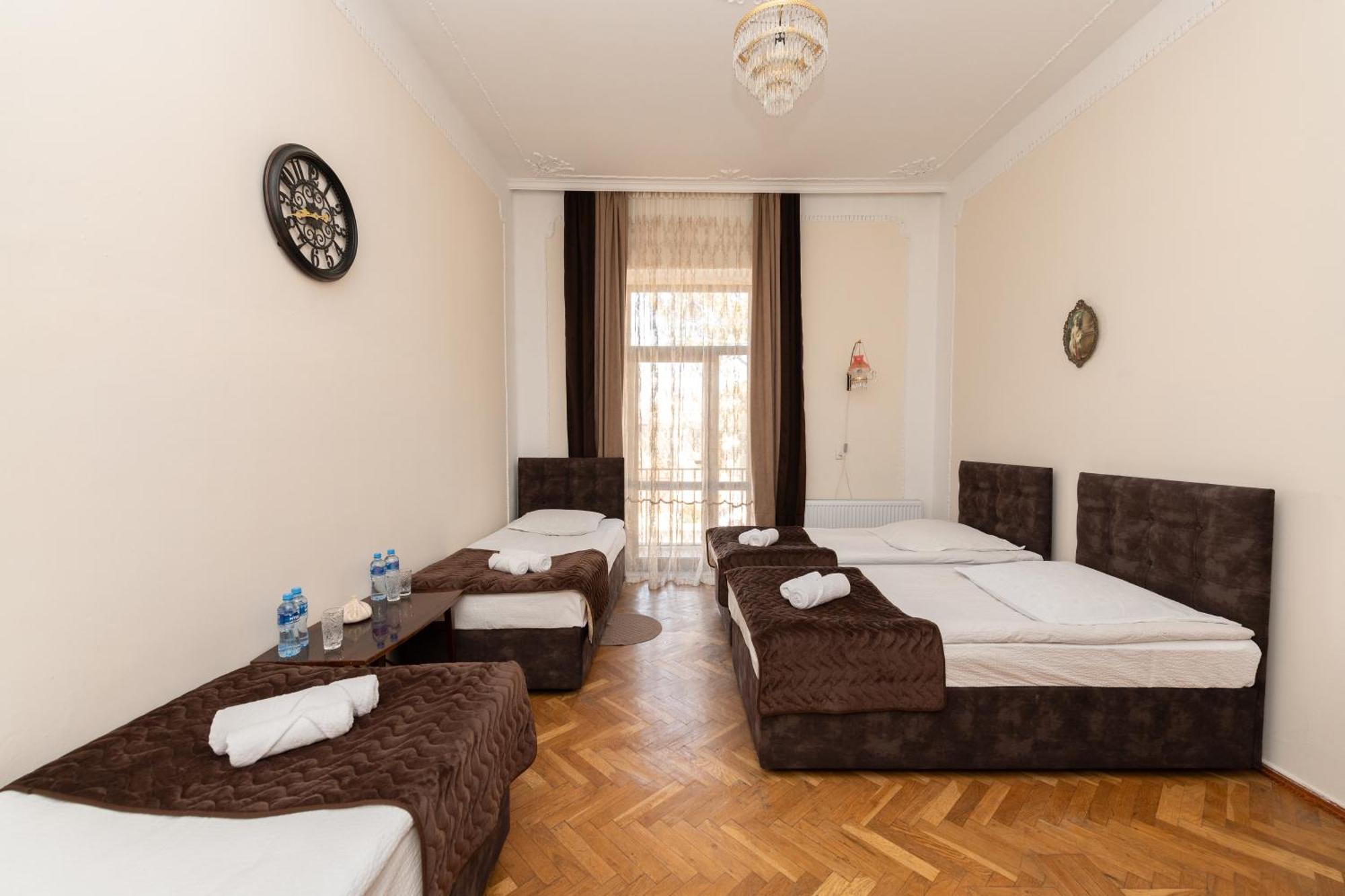 Anna'S Guest House Γκόρι Εξωτερικό φωτογραφία