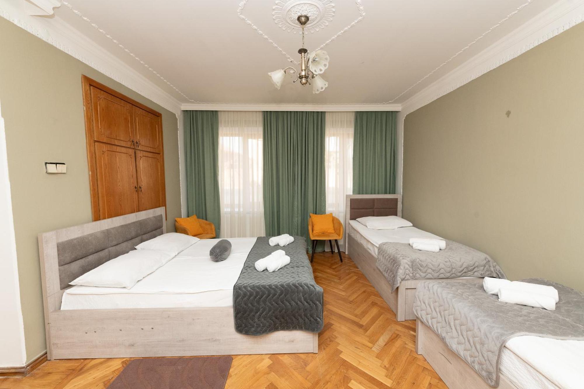 Anna'S Guest House Γκόρι Εξωτερικό φωτογραφία