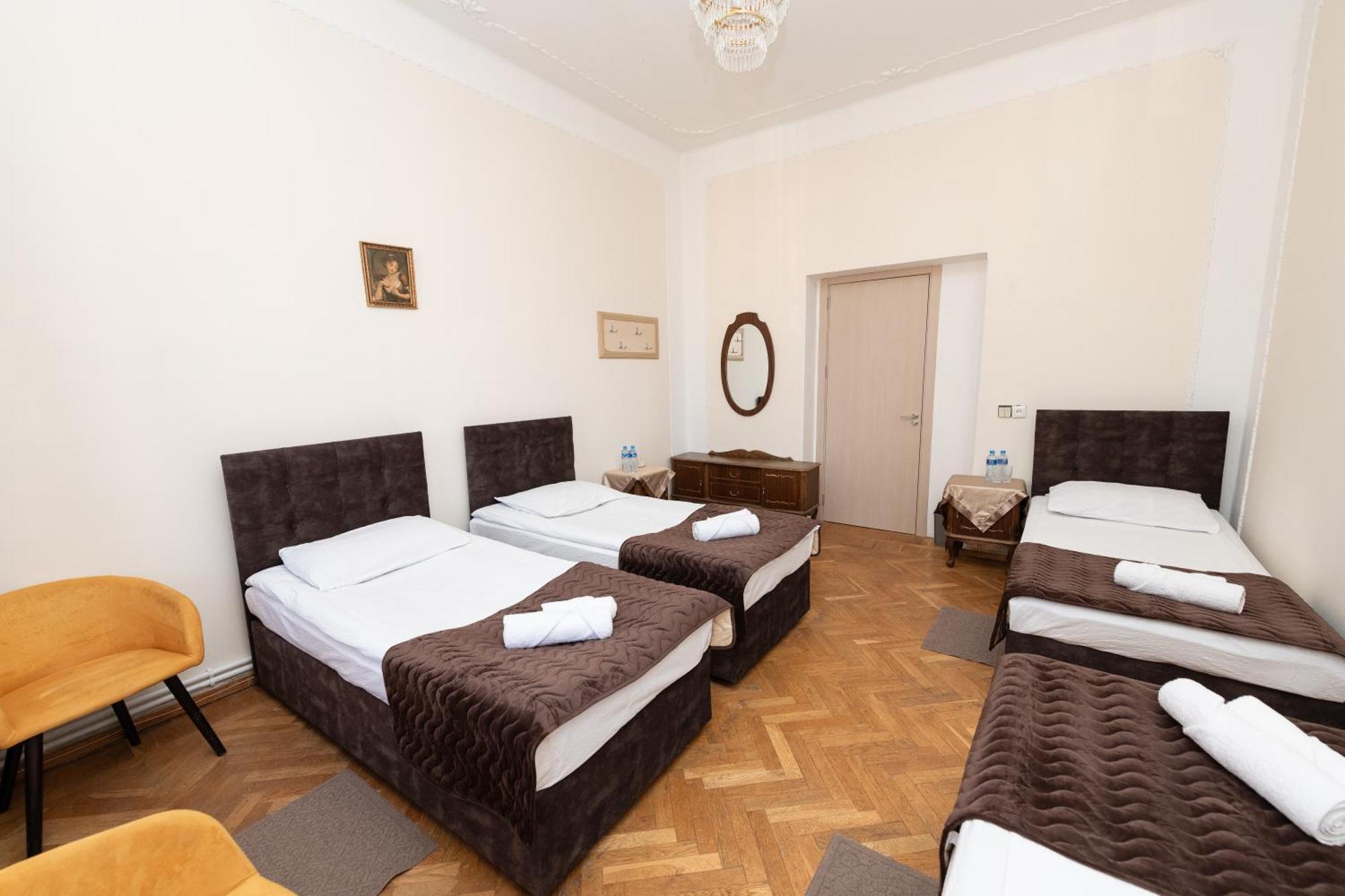 Anna'S Guest House Γκόρι Εξωτερικό φωτογραφία