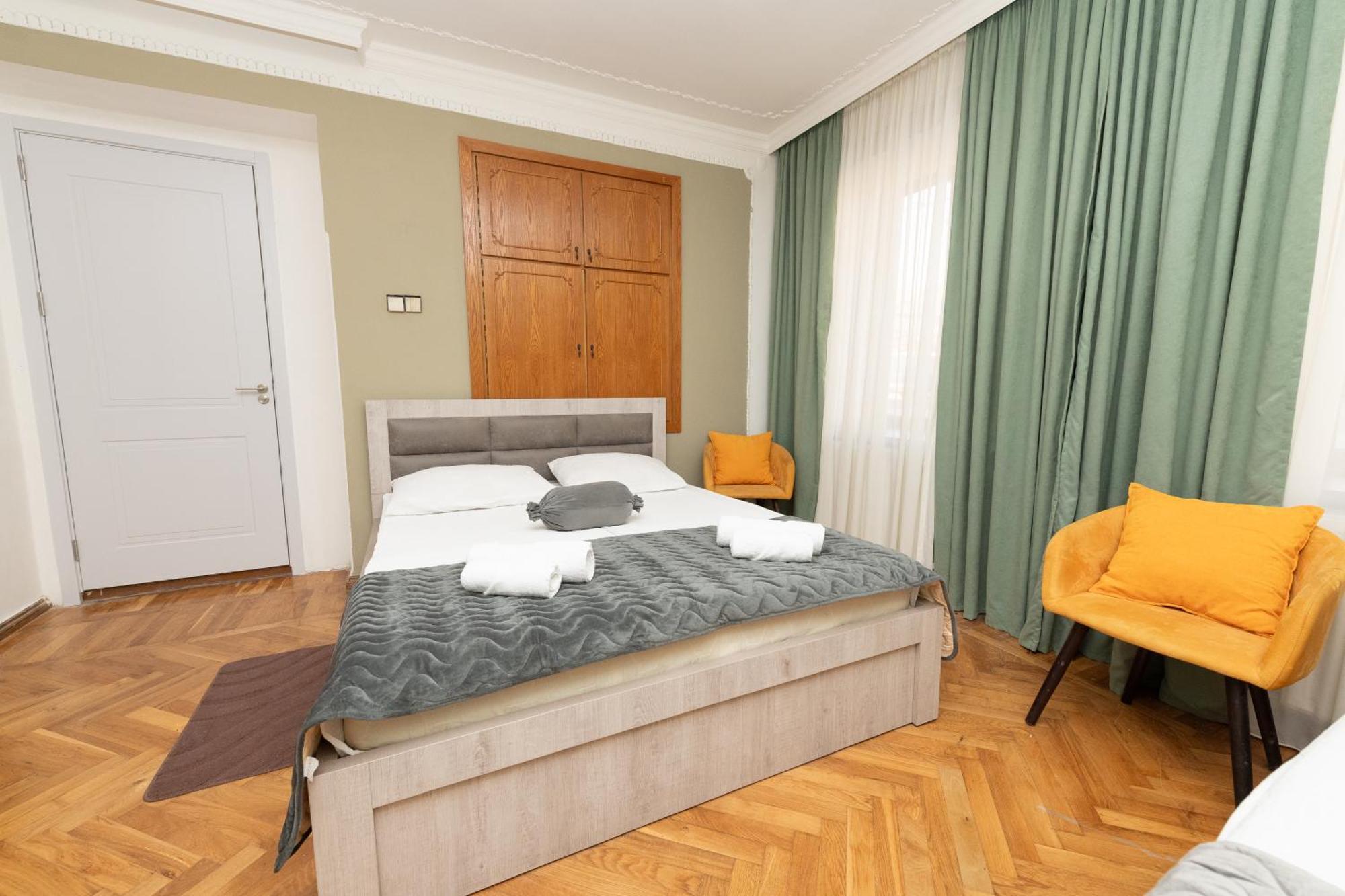 Anna'S Guest House Γκόρι Εξωτερικό φωτογραφία