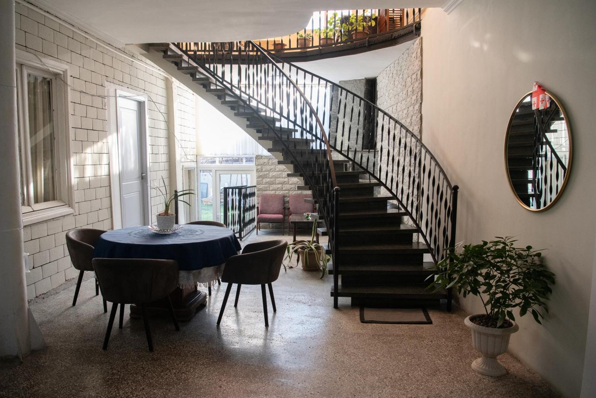 Anna'S Guest House Γκόρι Εξωτερικό φωτογραφία
