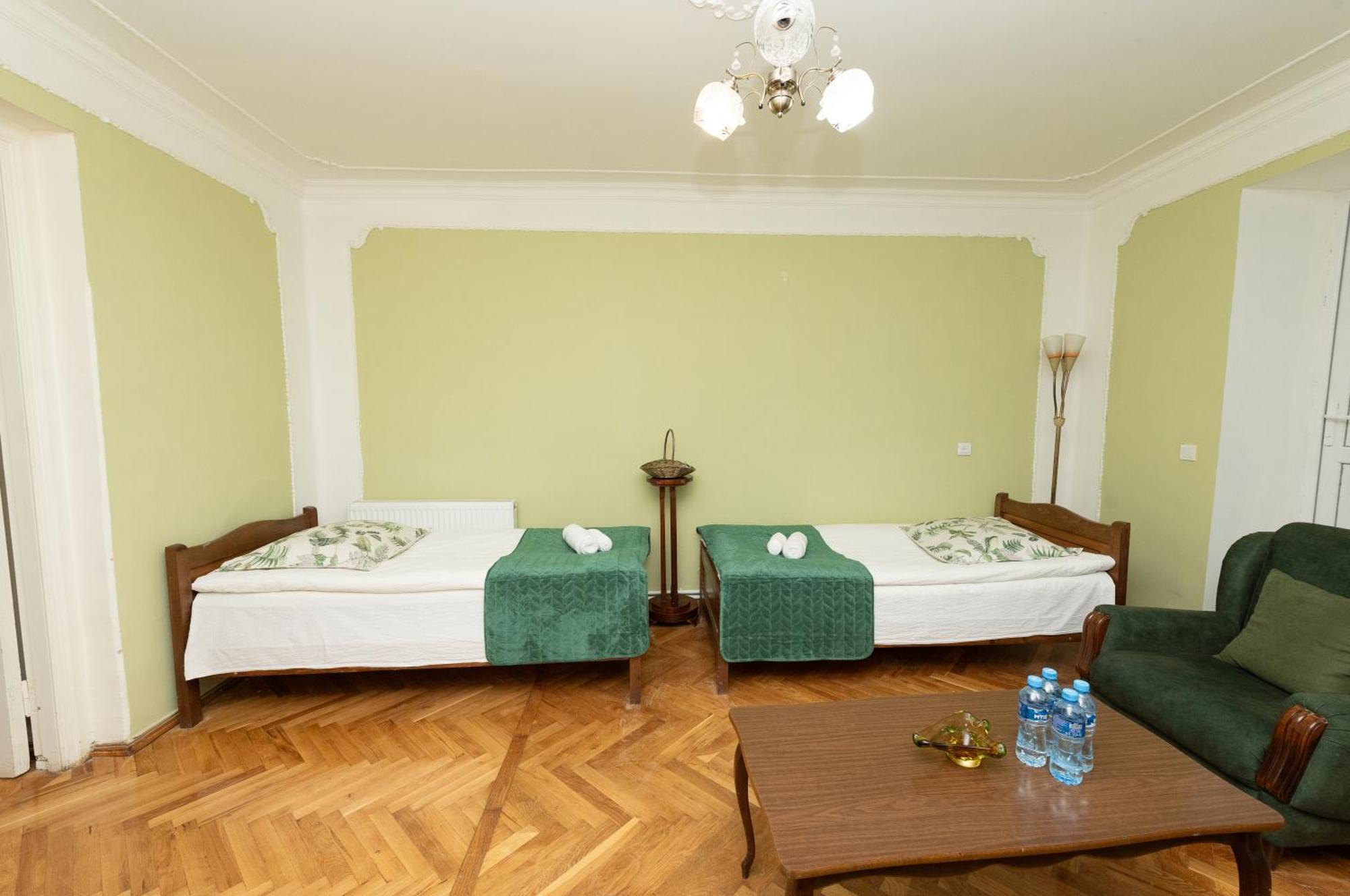 Anna'S Guest House Γκόρι Εξωτερικό φωτογραφία