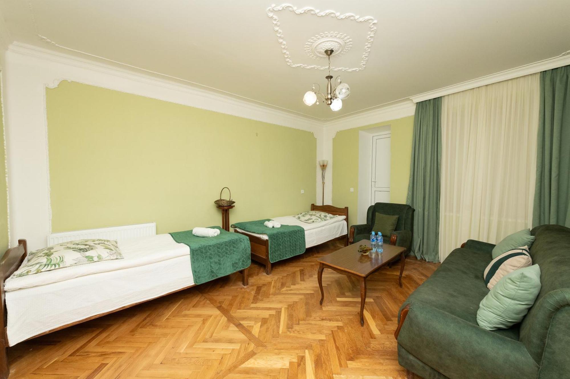 Anna'S Guest House Γκόρι Εξωτερικό φωτογραφία