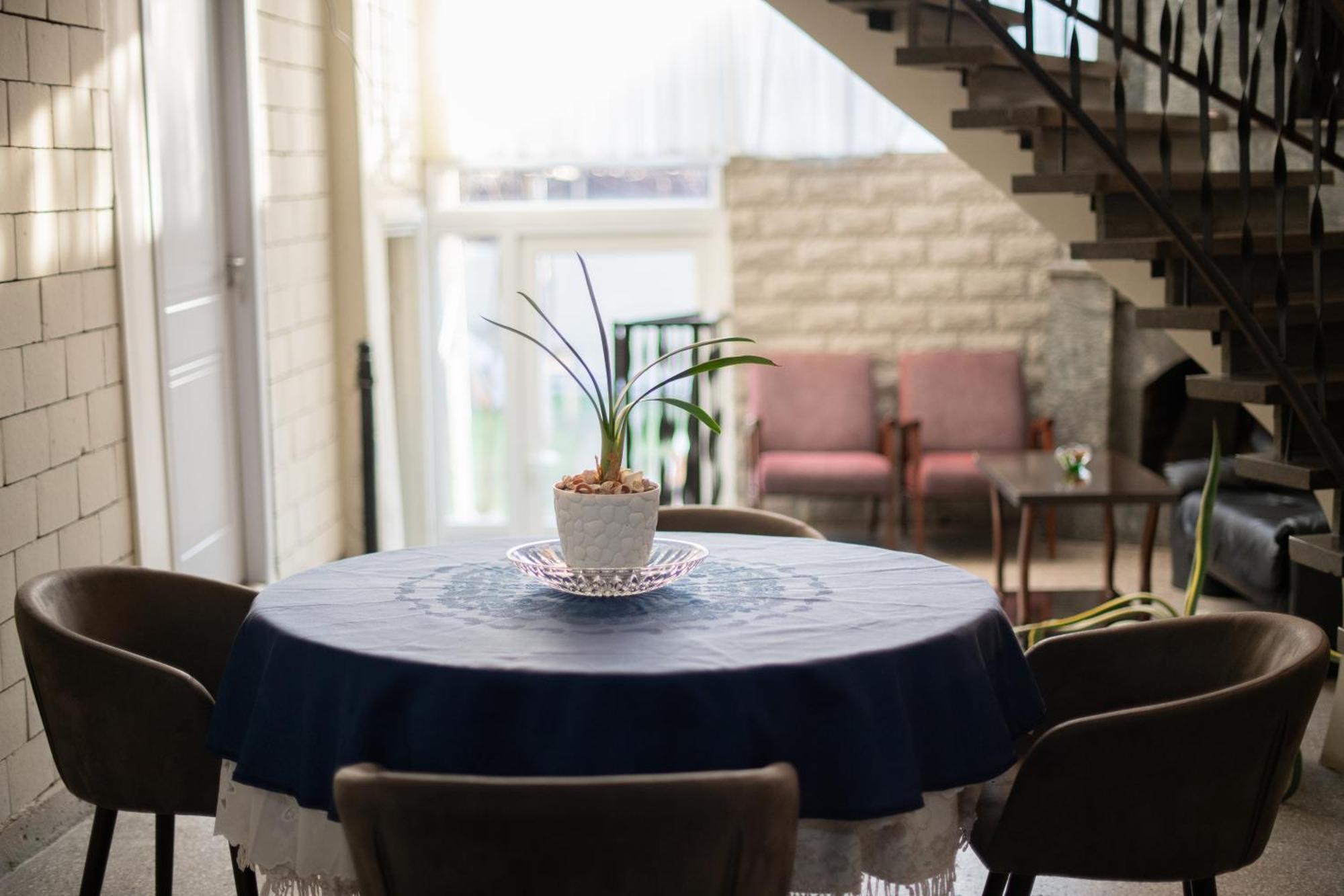 Anna'S Guest House Γκόρι Εξωτερικό φωτογραφία