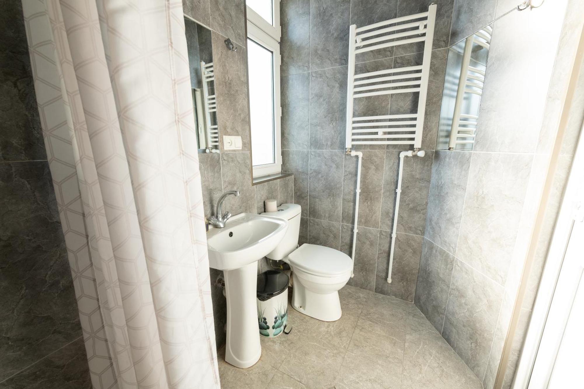 Anna'S Guest House Γκόρι Εξωτερικό φωτογραφία