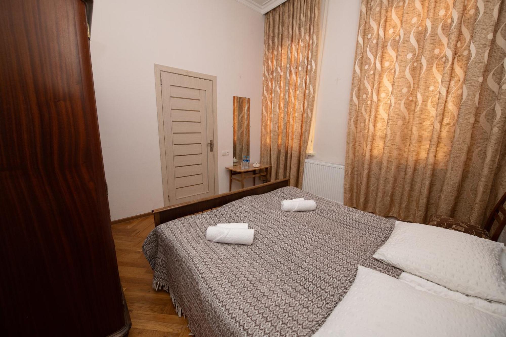 Anna'S Guest House Γκόρι Εξωτερικό φωτογραφία