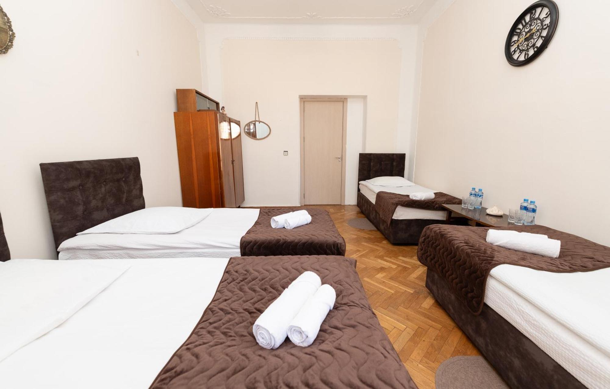 Anna'S Guest House Γκόρι Εξωτερικό φωτογραφία