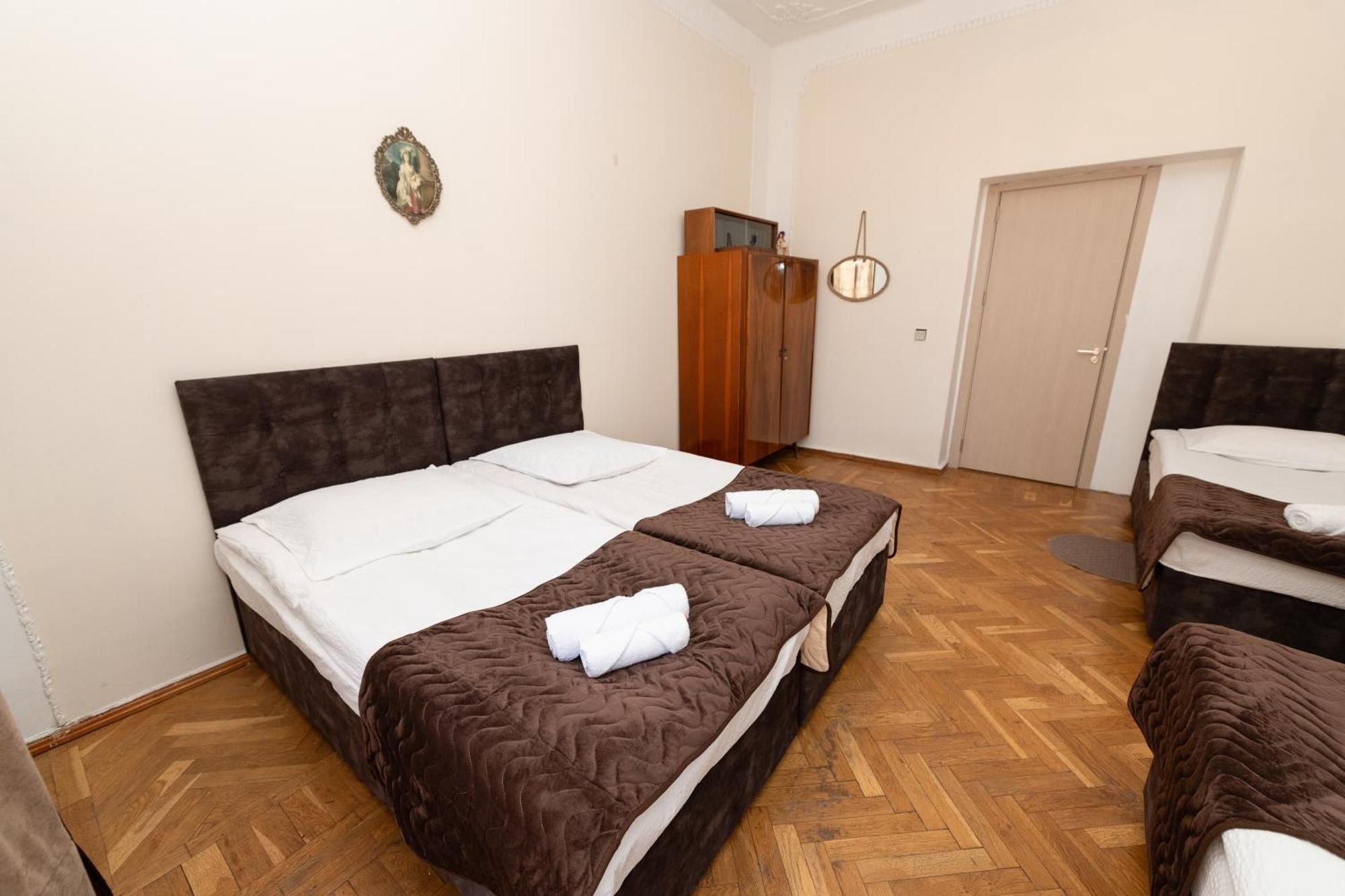 Anna'S Guest House Γκόρι Εξωτερικό φωτογραφία