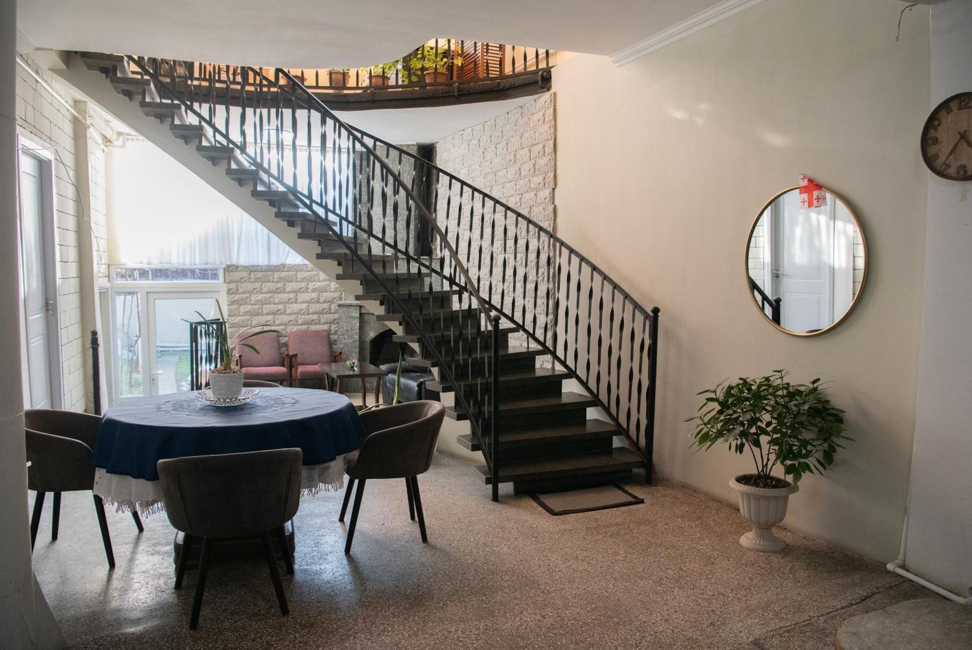 Anna'S Guest House Γκόρι Εξωτερικό φωτογραφία